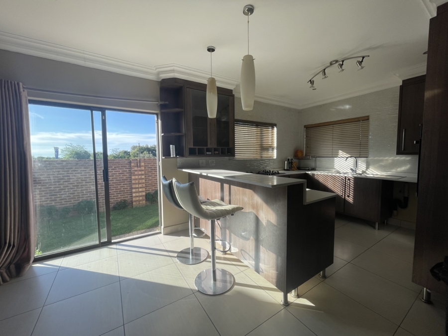 4 Bedroom Property for Sale in Heuwelsig Free State
